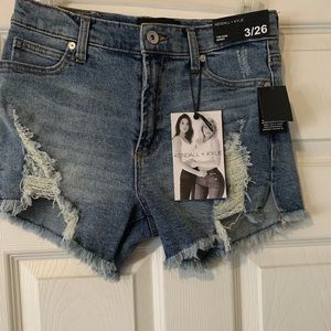 Kendall & Kylie icon distressed Shorts size 3/26 Brand New!!!